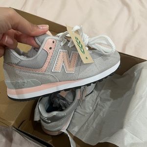 Kids new balance light gray and peach color